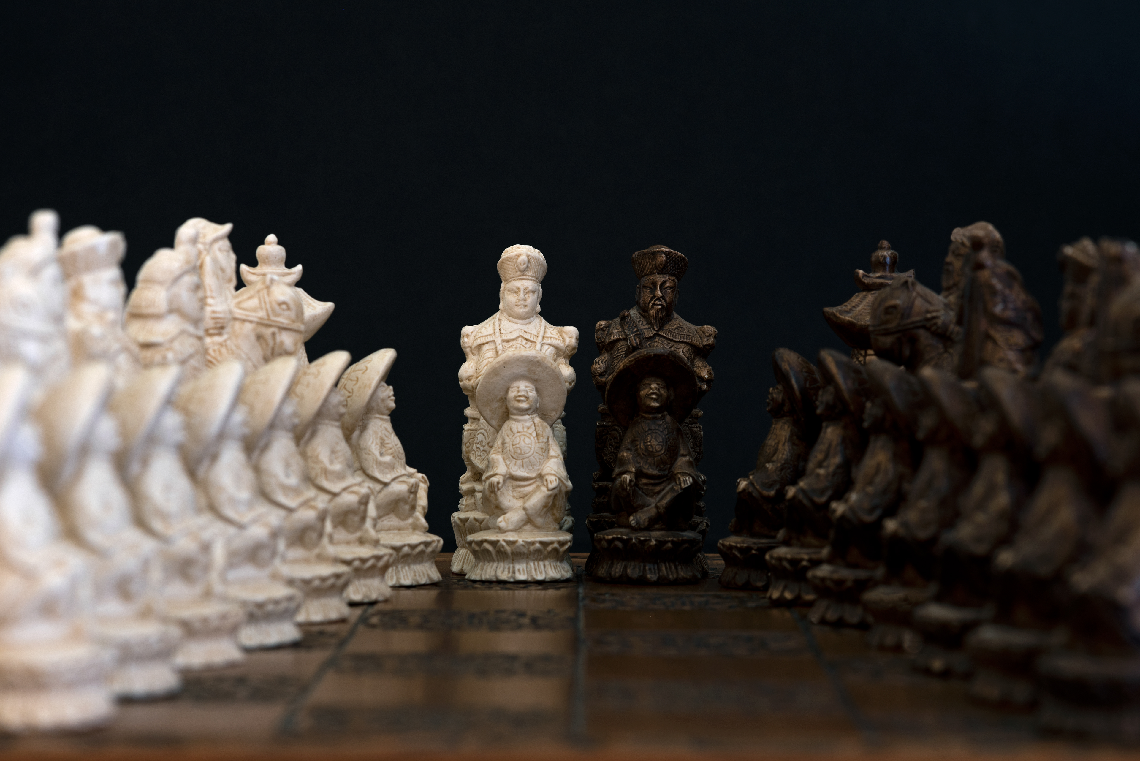 Chess set lineup