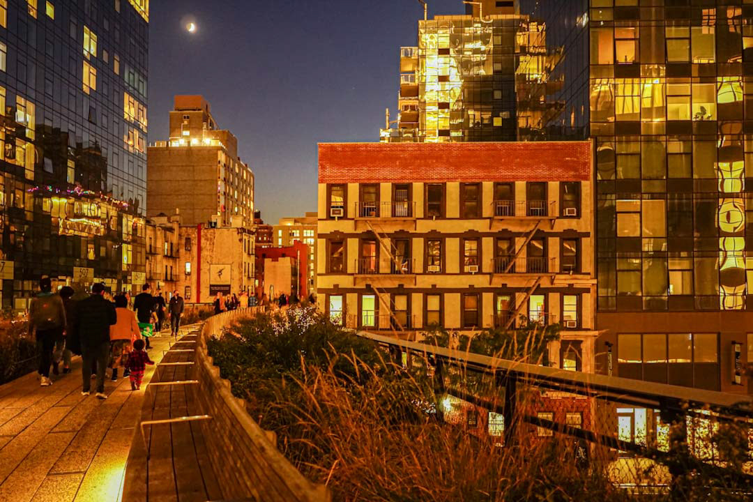 THE HIGH LINE, NEW YORK, NOVEMBER 9, 2021