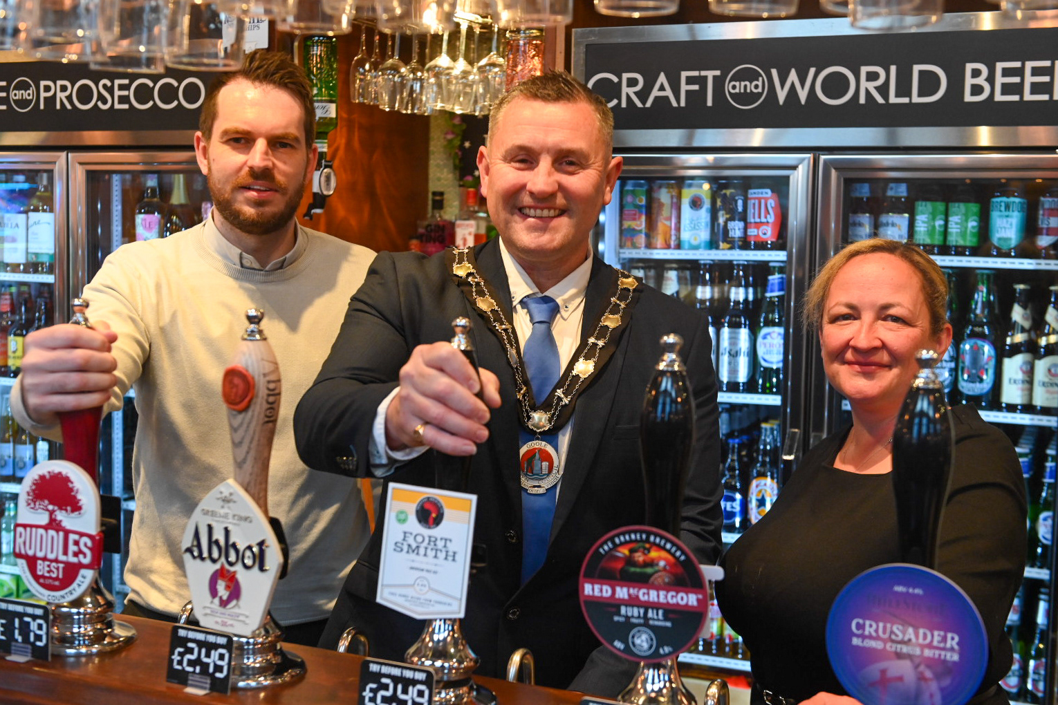 Mayor of Goole opens new Wetherspoon pub