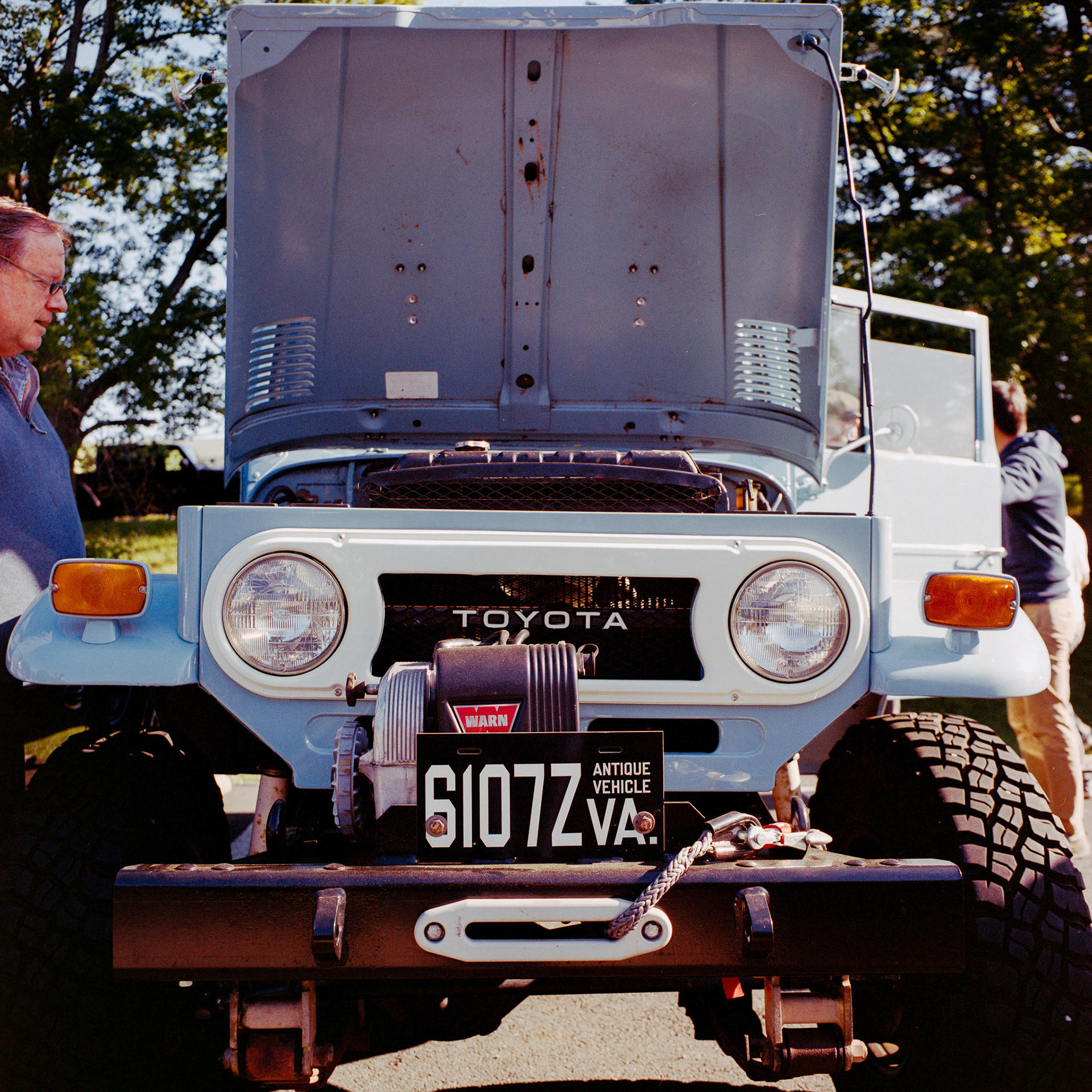 Mamiya C330 | 50mm | Portra 400 Negative Lab Pro v3.0.2 | Color Model: Basic | Pre-Sat: 3 | Tone Profile: Linear | WB: Auto-Warm | LUT: Natural