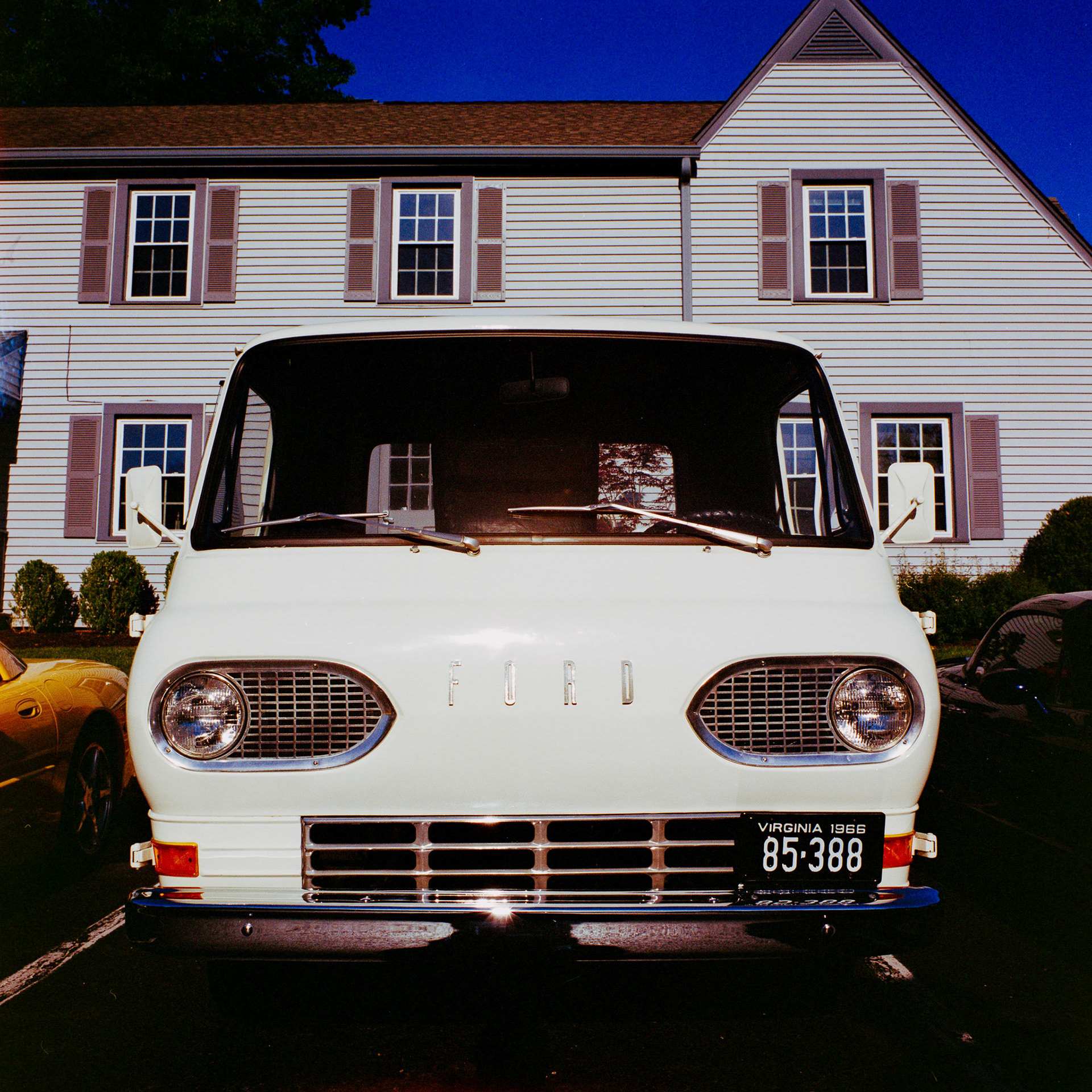 Mamiya C330 | 50mm | Portra 400 Negative Lab Pro v3.0.2 | Color Model: Basic | Pre-Sat: 3 | Tone Profile: Linear | WB: Auto-Warm | LUT: Natural