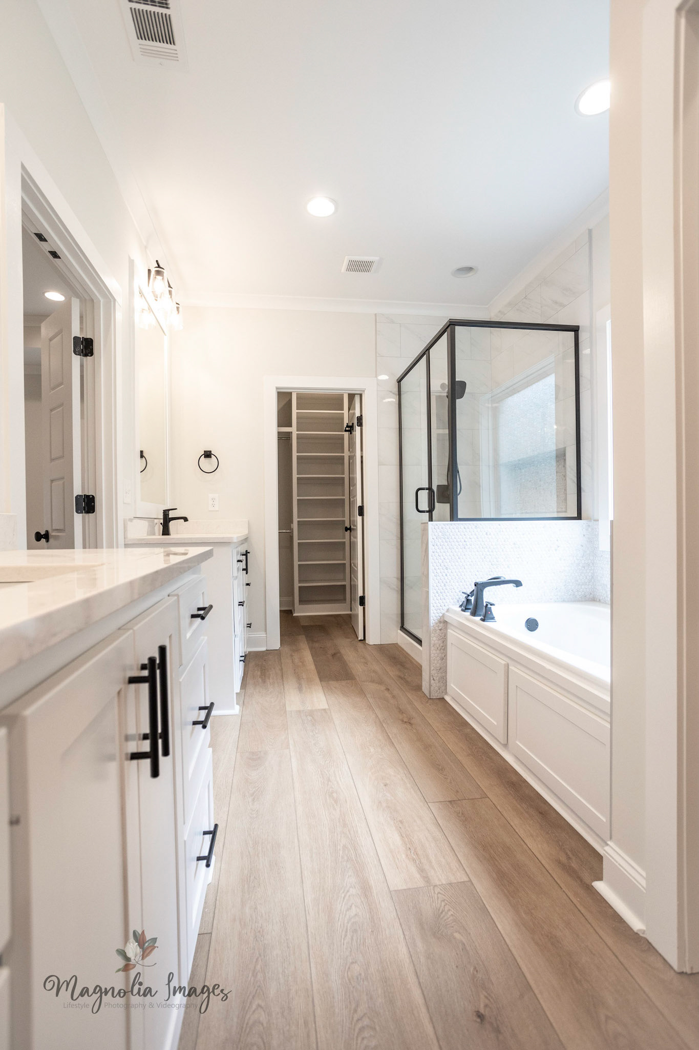 Space efficient bathroom