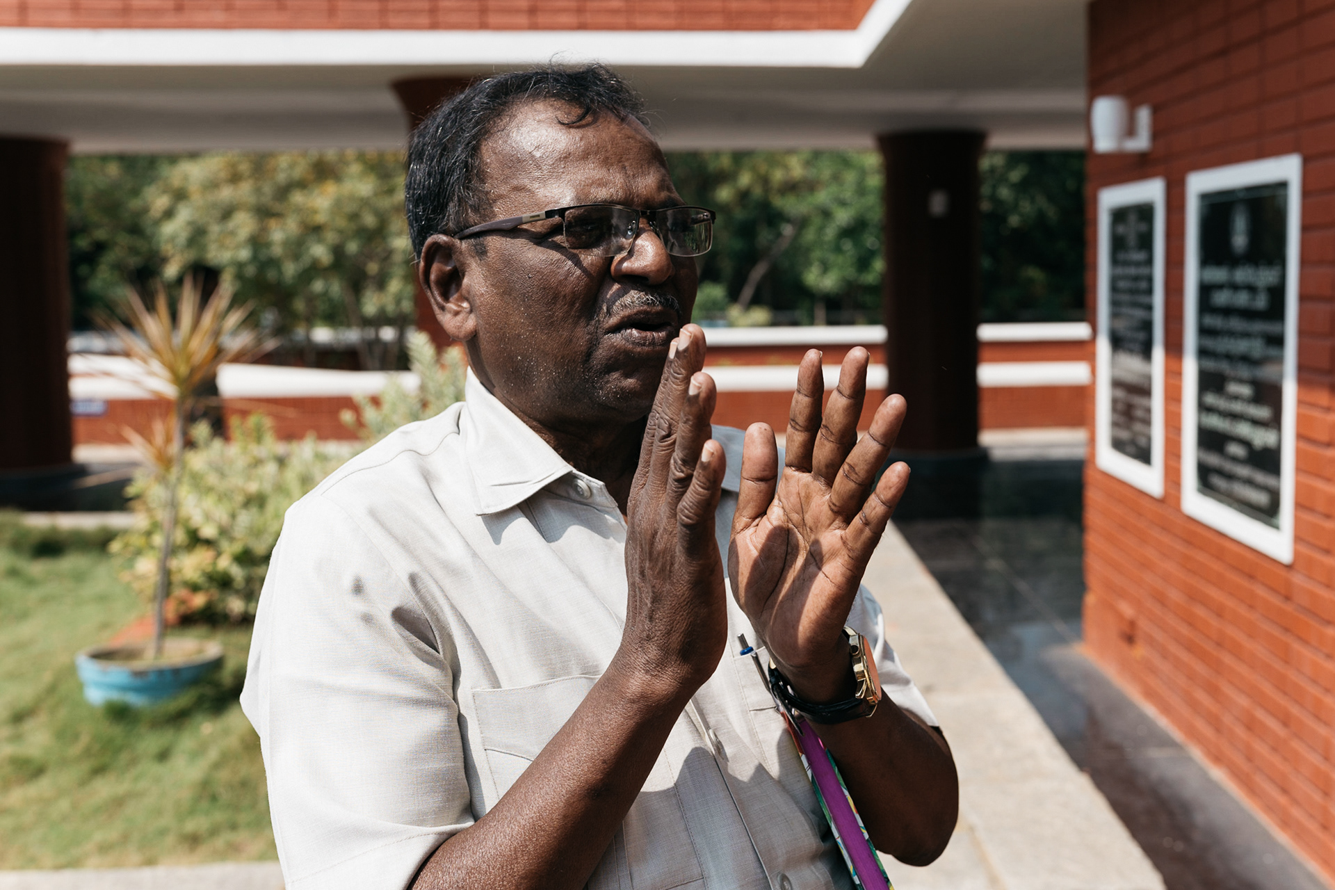 The conductor of the wedding