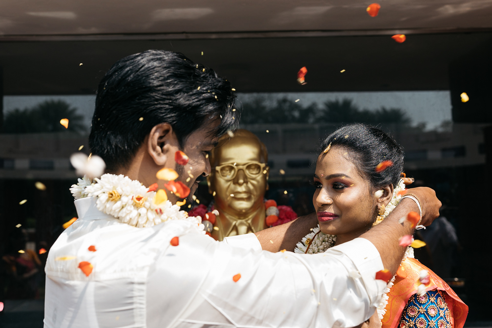 Blessings with achadhai flies as the thali is tied