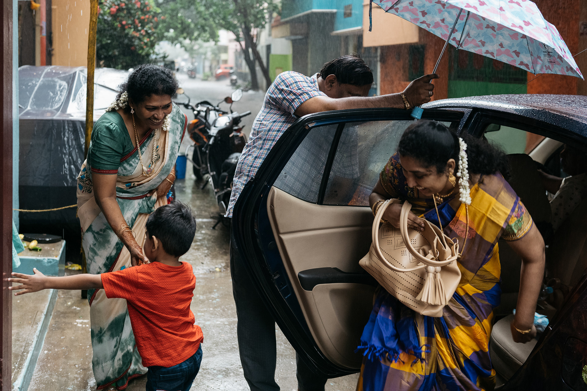 Her parents made sure the guest never got drenched