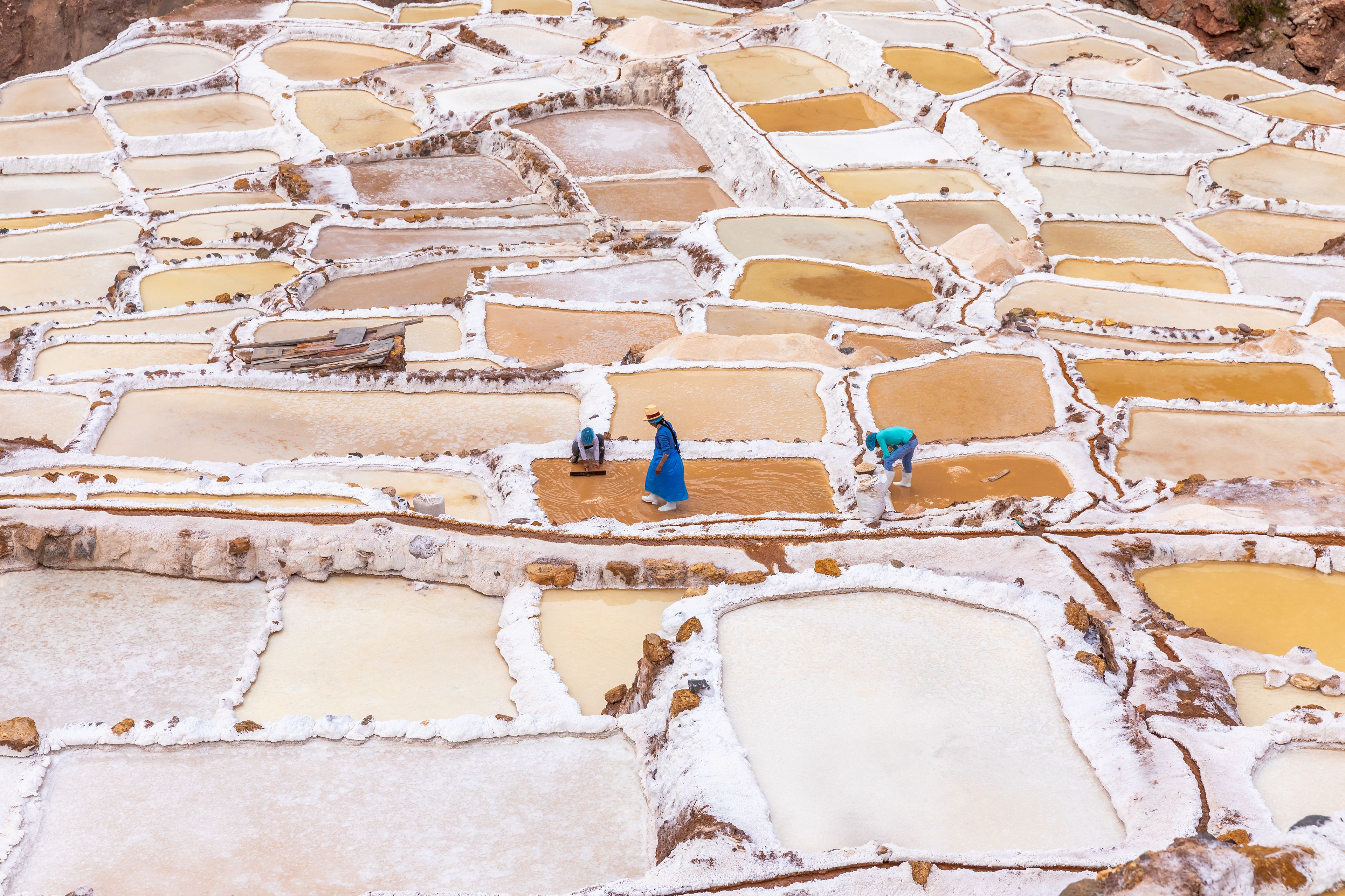 People working at Las Salineras de Maras