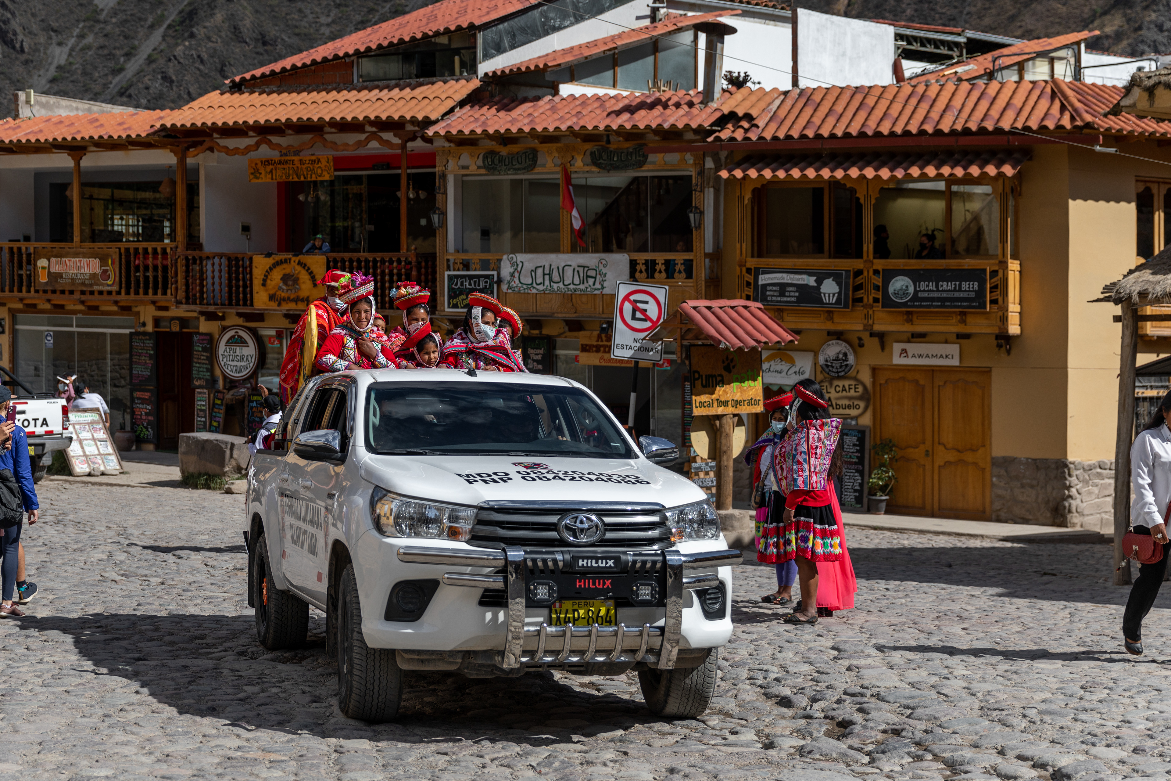 Women in Ollantaytambo