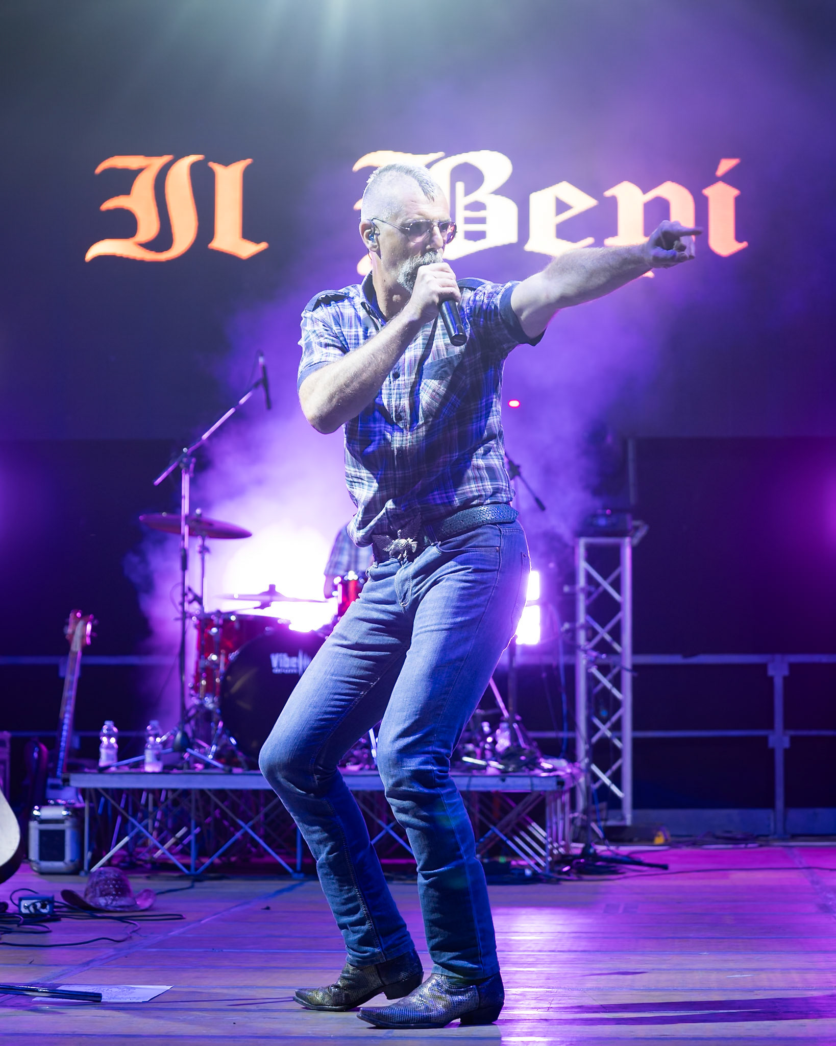 La band Bepi and the Prismas live in concerto.