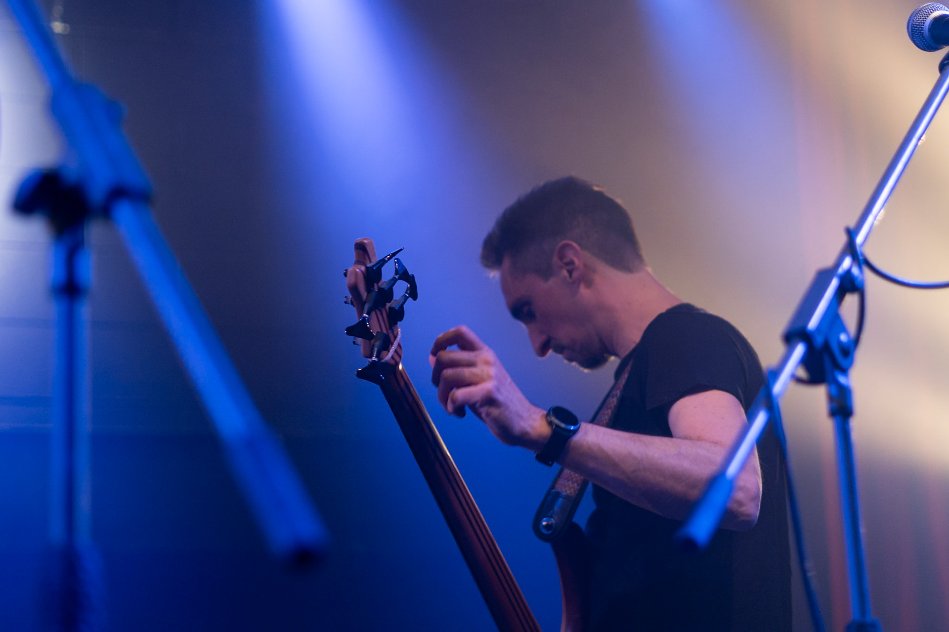 La band Bepi and the Prismas live in concerto.