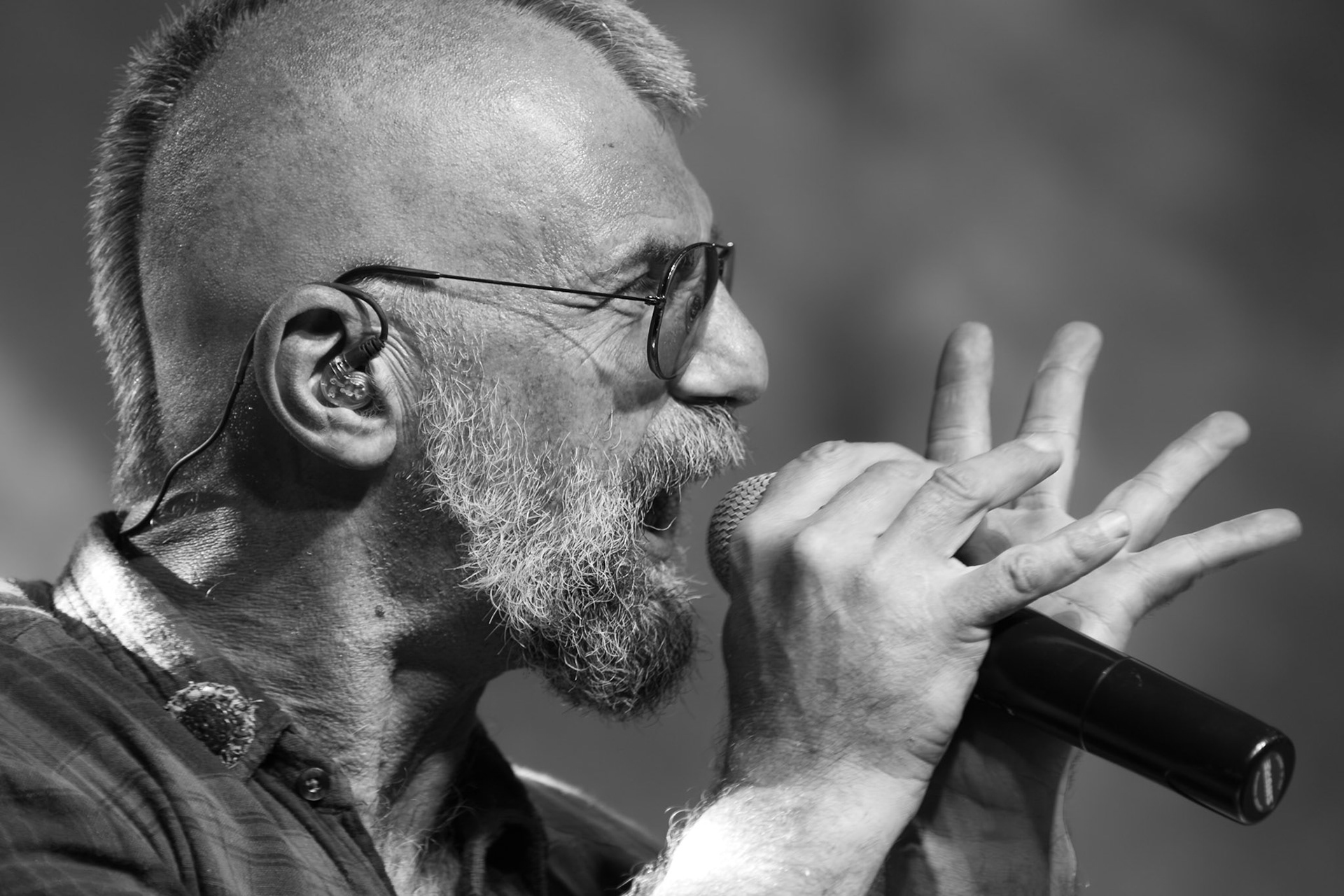 La band Bepi and the Prismas live in concerto.