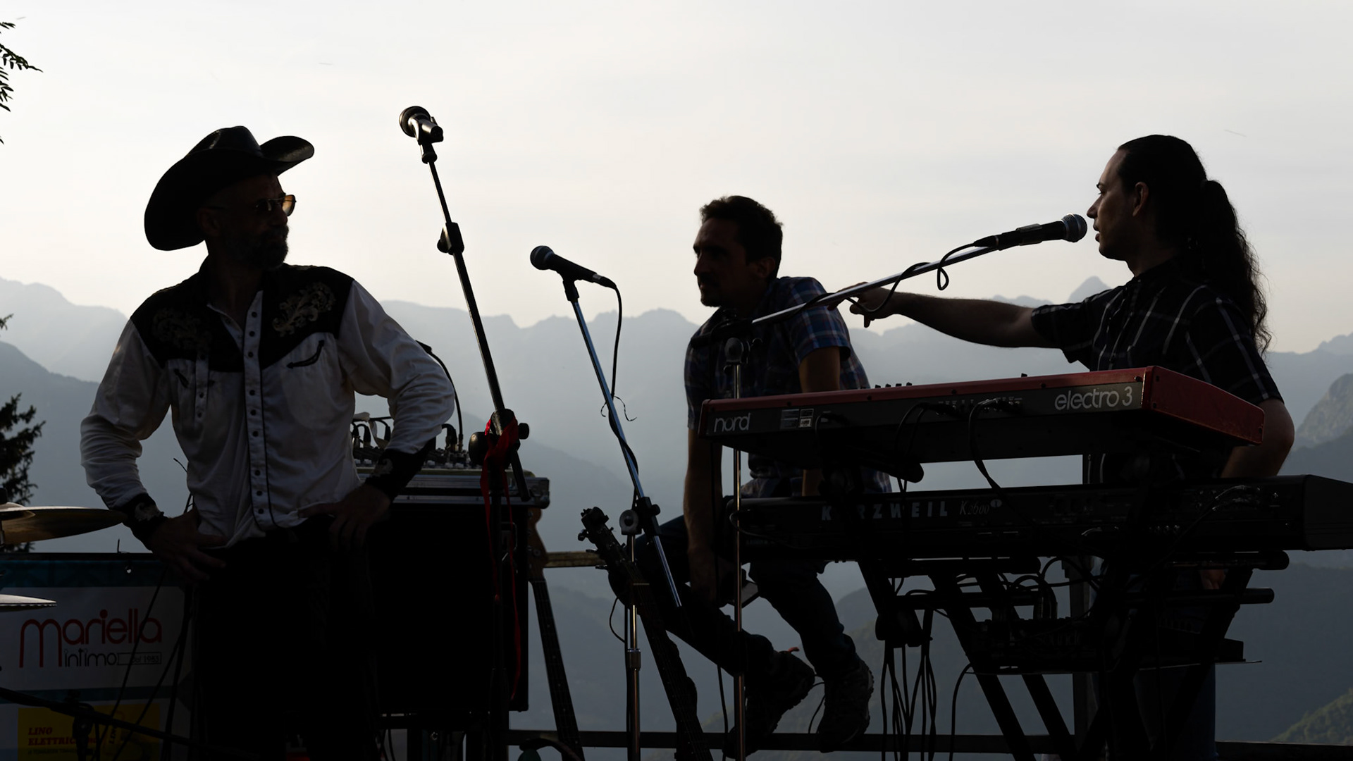 La band Bepi and the Prismas live in concerto.