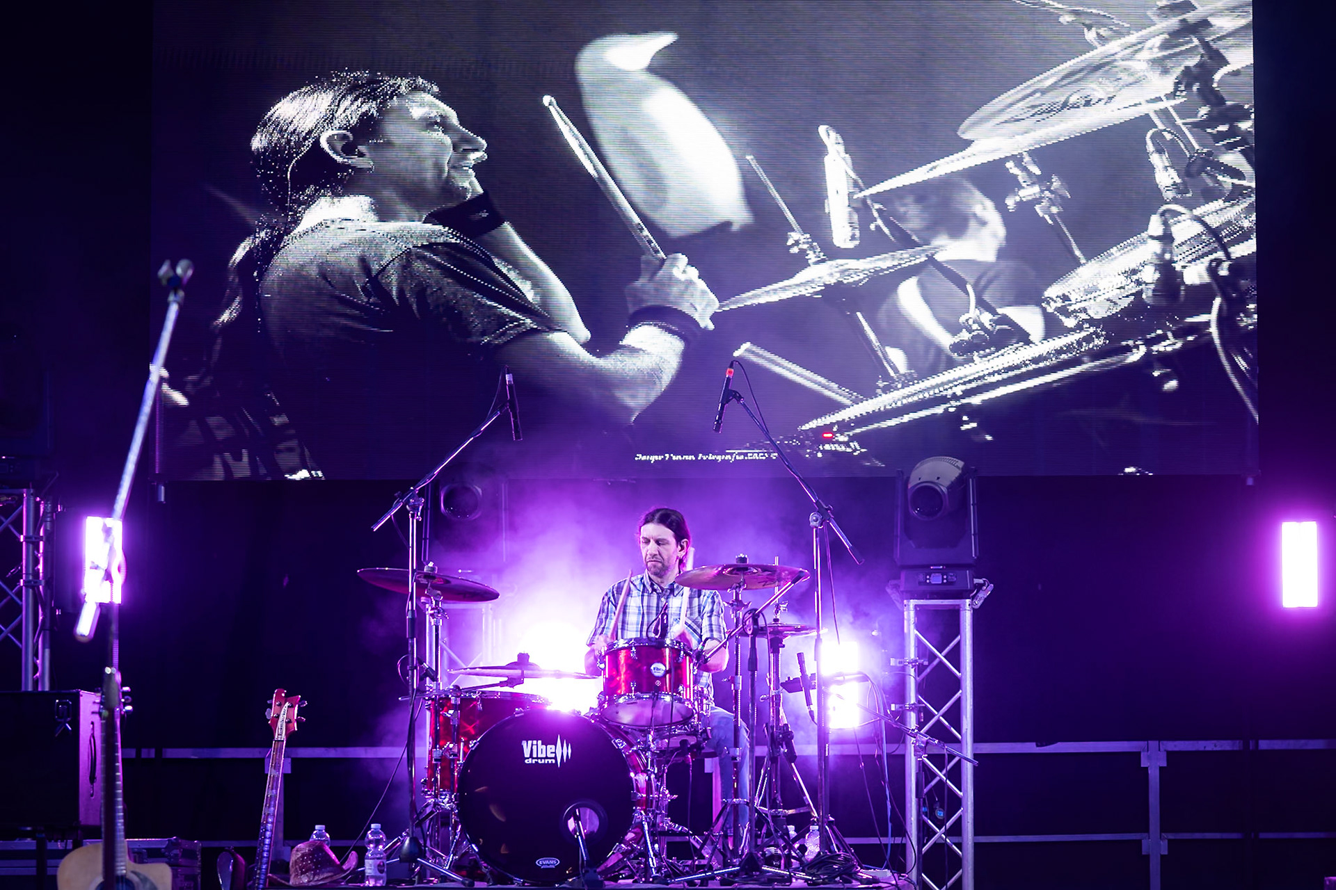 La band Bepi and the Prismas live in concerto.