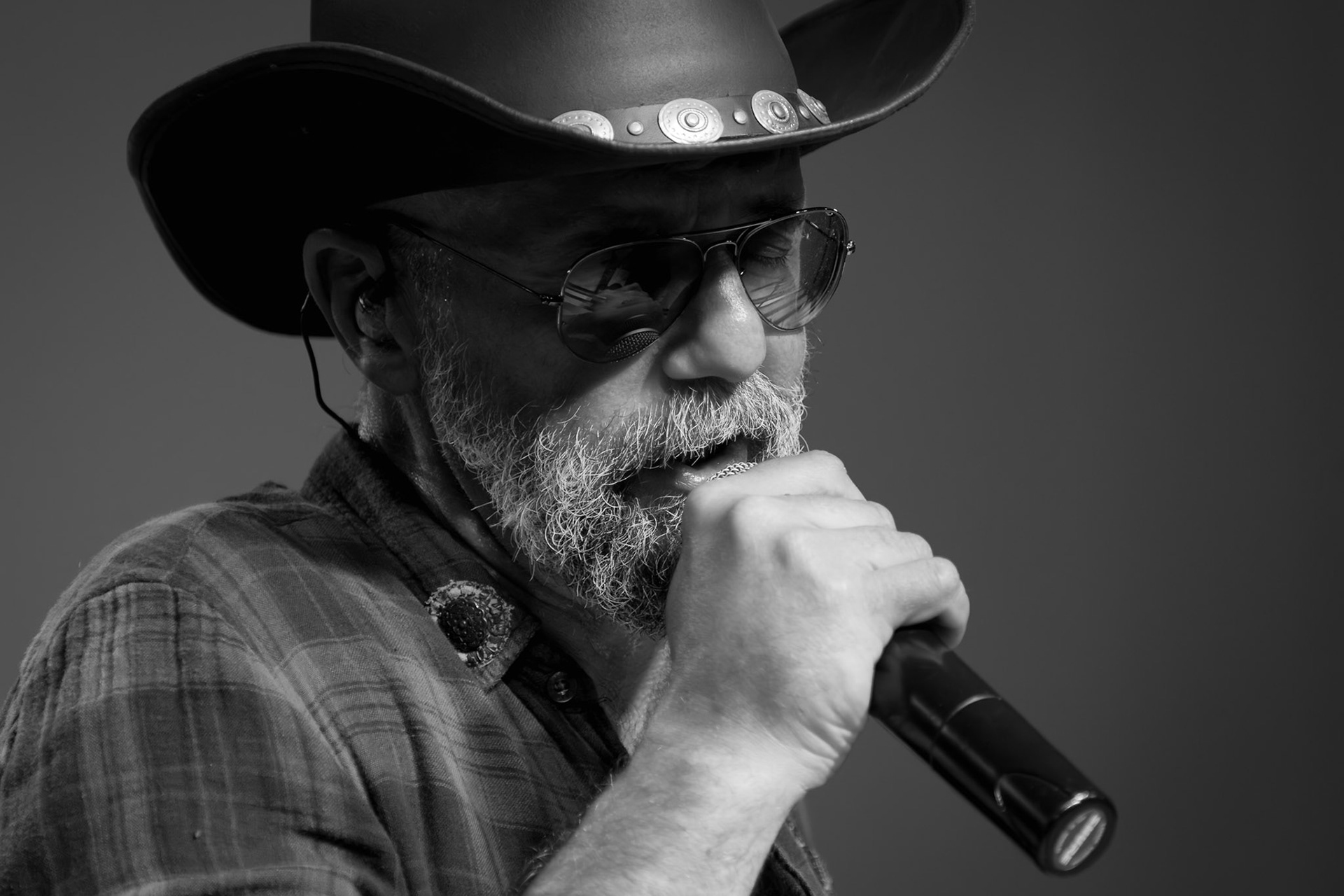 La band Bepi and the Prismas live in concerto.