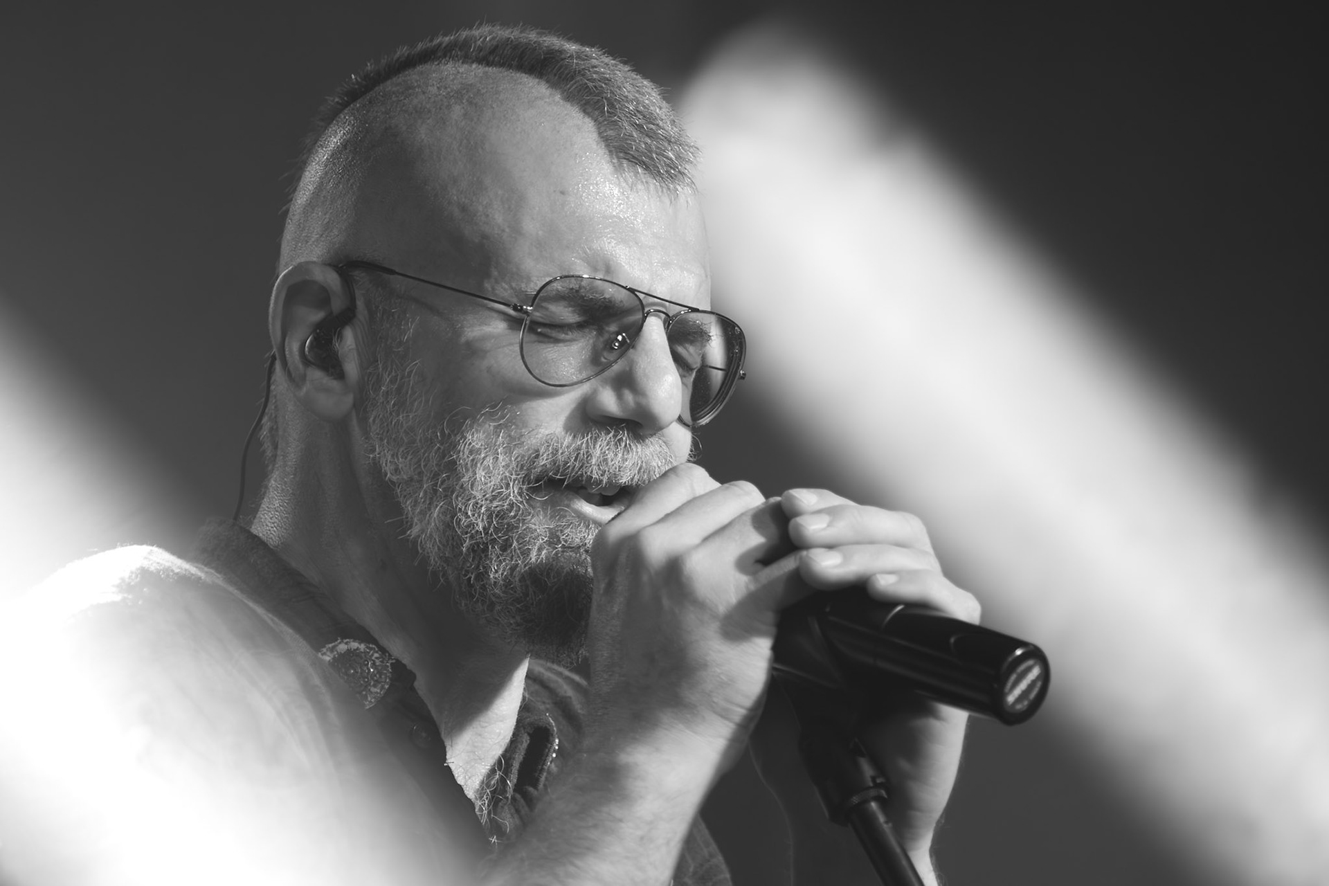 La band Bepi and the Prismas live in concerto.