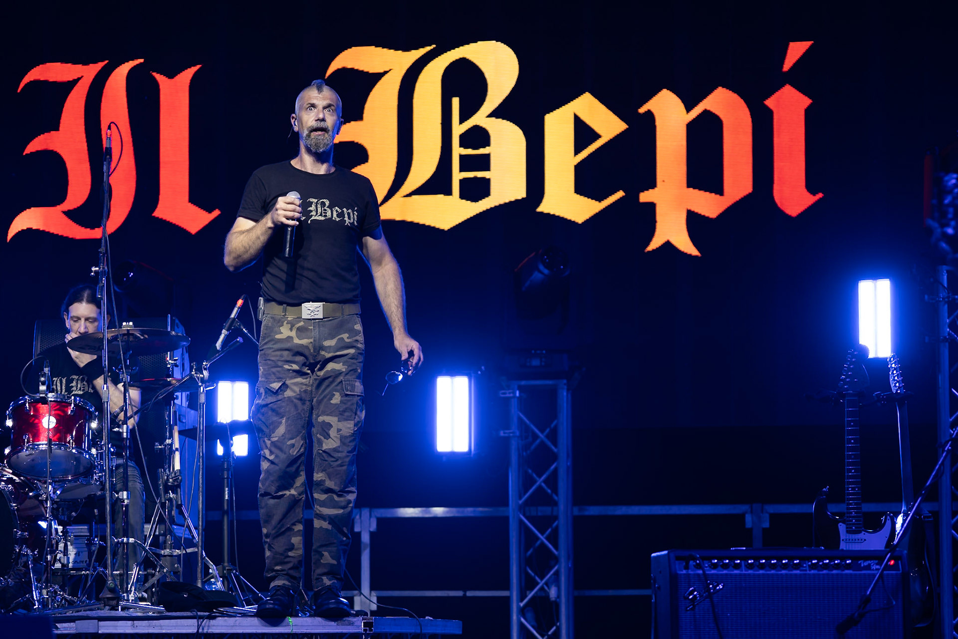 La band Bepi and the Prismas live in concerto.