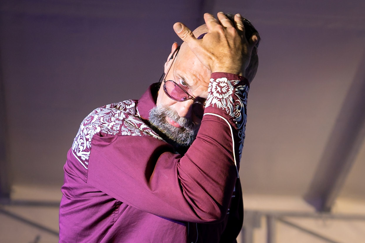 La band Bepi and the Prismas live in concerto.