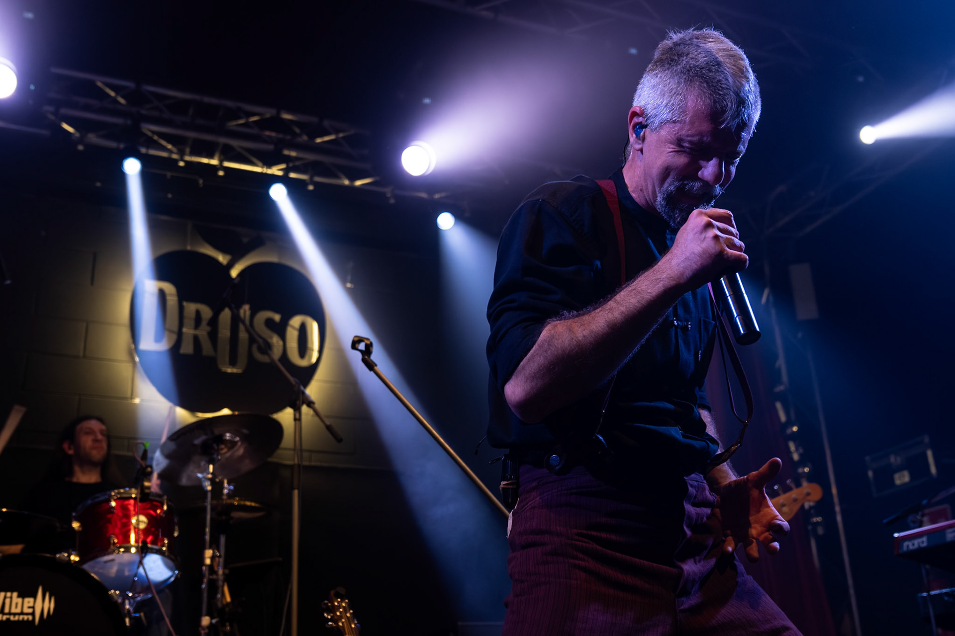 La band Bepi and the Prismas live in concerto.