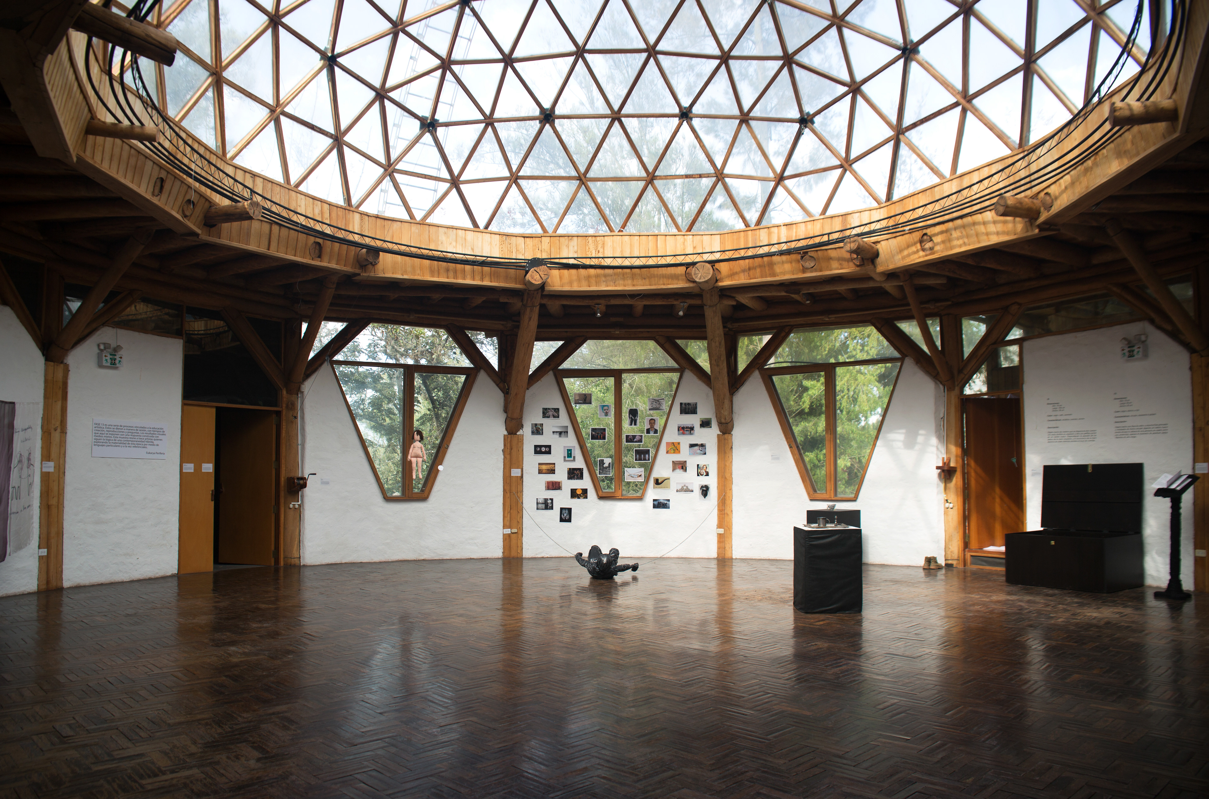 Exhibition overview - PHASE 13 - El Domo (Pestalozzi Foundation) - Photographs of Ana Viteri (Eukarya).
