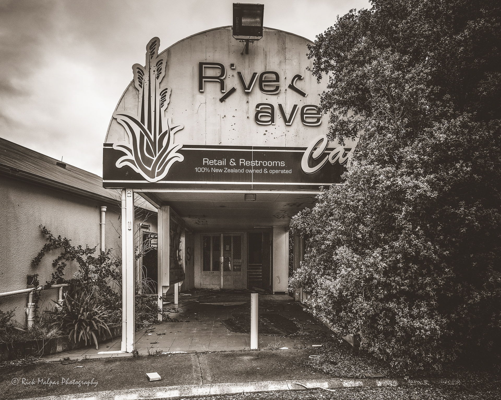 Retail & Rest rooms, Gt South Rd