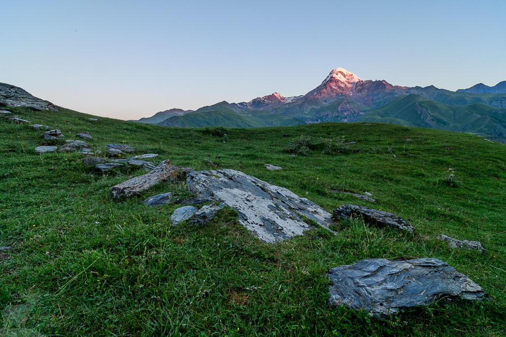 Mount Kazbek bij zonsopkomst