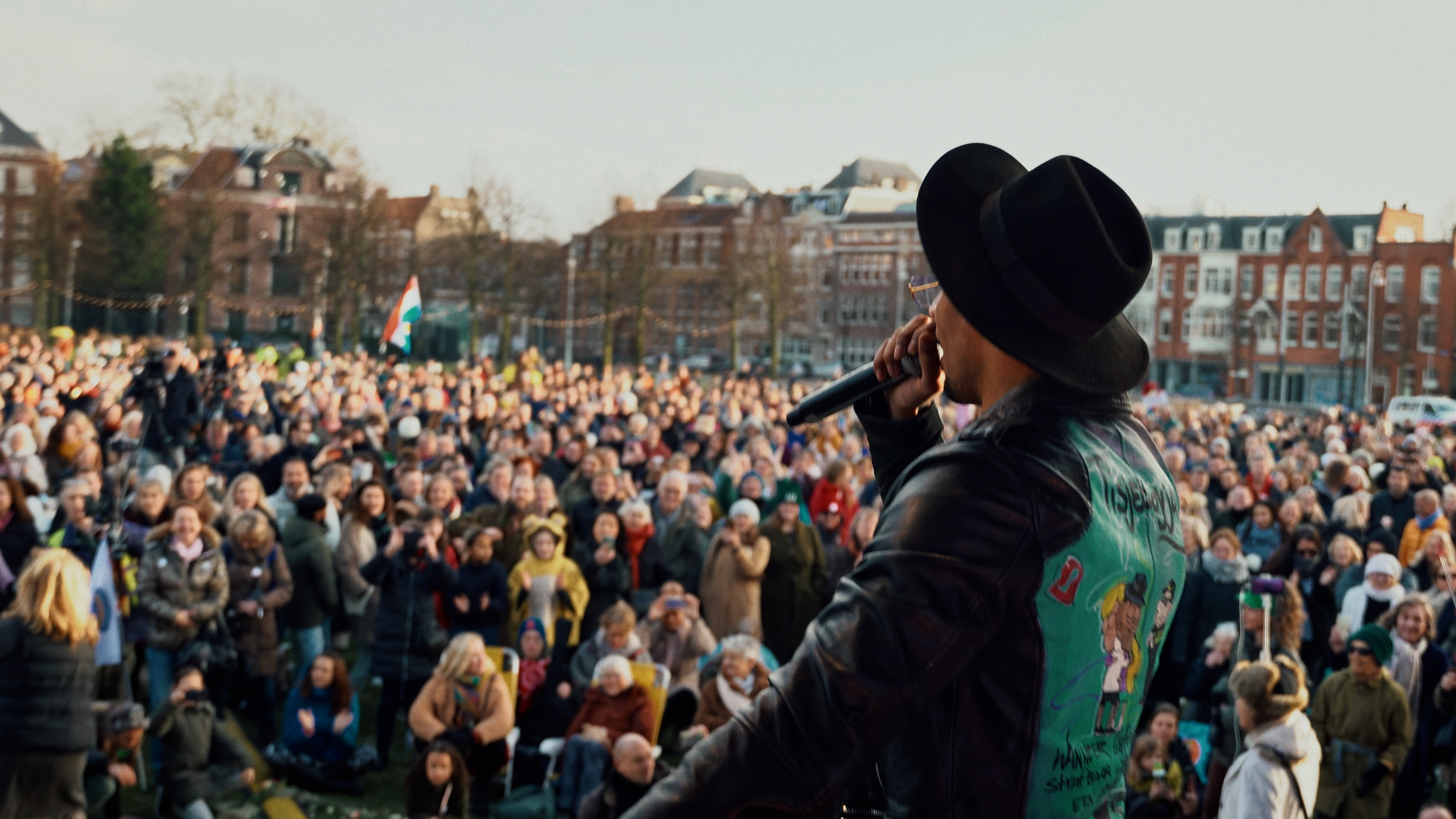 Jay Francis tijdens Corona protesten op Museumplein.