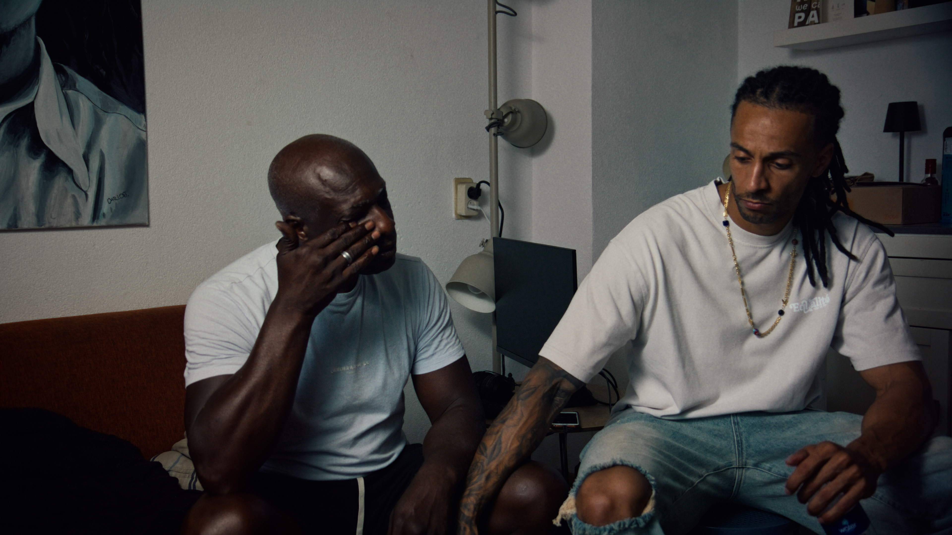Jay in emotioneel gesprek met zijn vader.