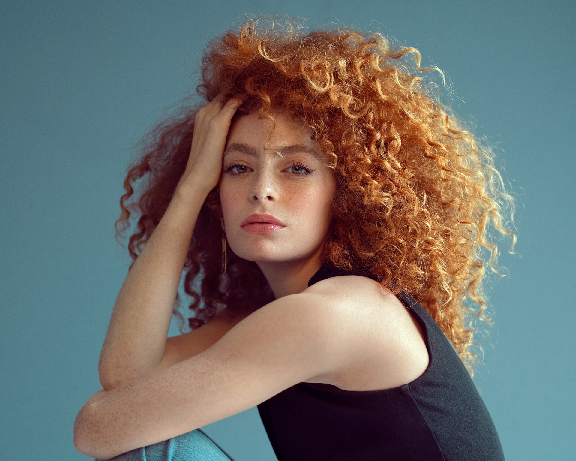 Vibrant fashion portrait of red-haired model with voluminous curls – Joanna Kustra, Marbella fashion photographer