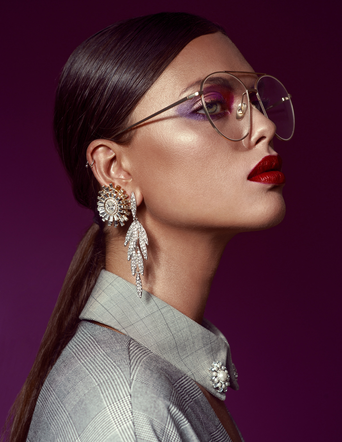 Studio beauty portrait of model with sleek hair, diamond earrings, and oversized glasses – Joanna Kustra modern glamour photography