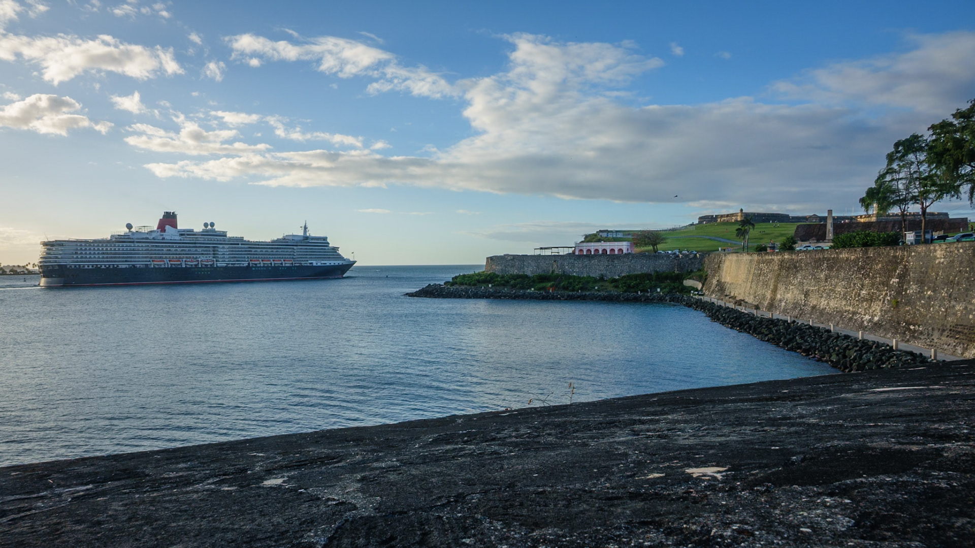 Cruise Ship vs Castelo