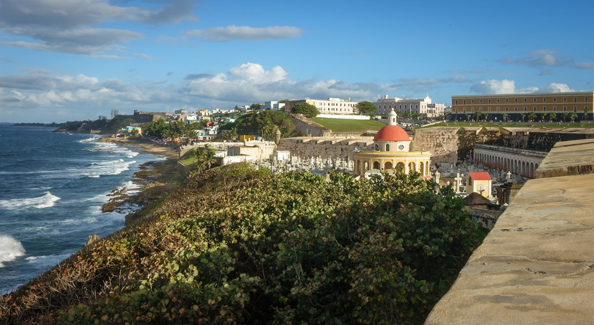 Cementerio Santa María Magdalena de Pazzis from the Castelo Wall