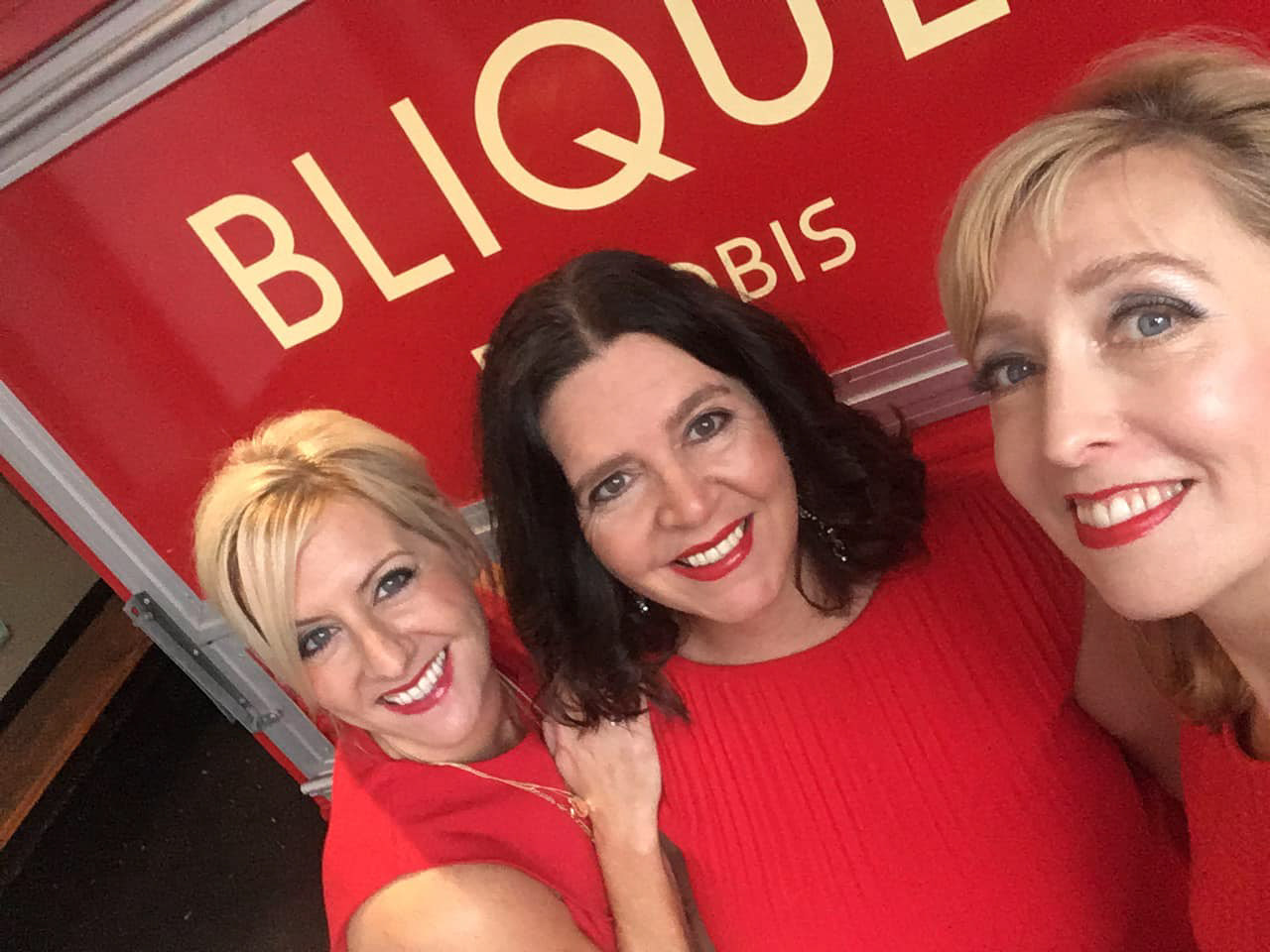 Lunch gig at Blilque by Nobis