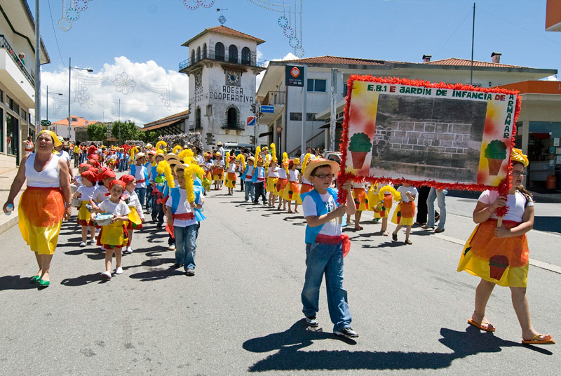 Cortejo Infantil de S.Jo‹o em Armamar Foto: pedroferrari.com