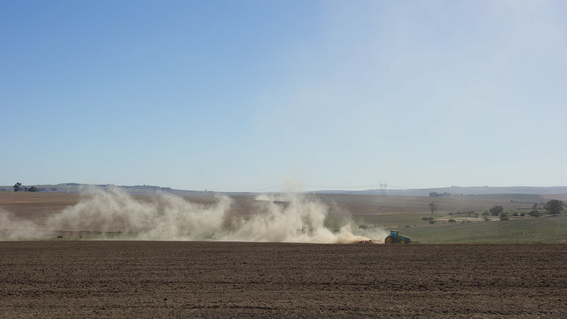 Preparing  for the rain off the Malmesbury - Paarl road.