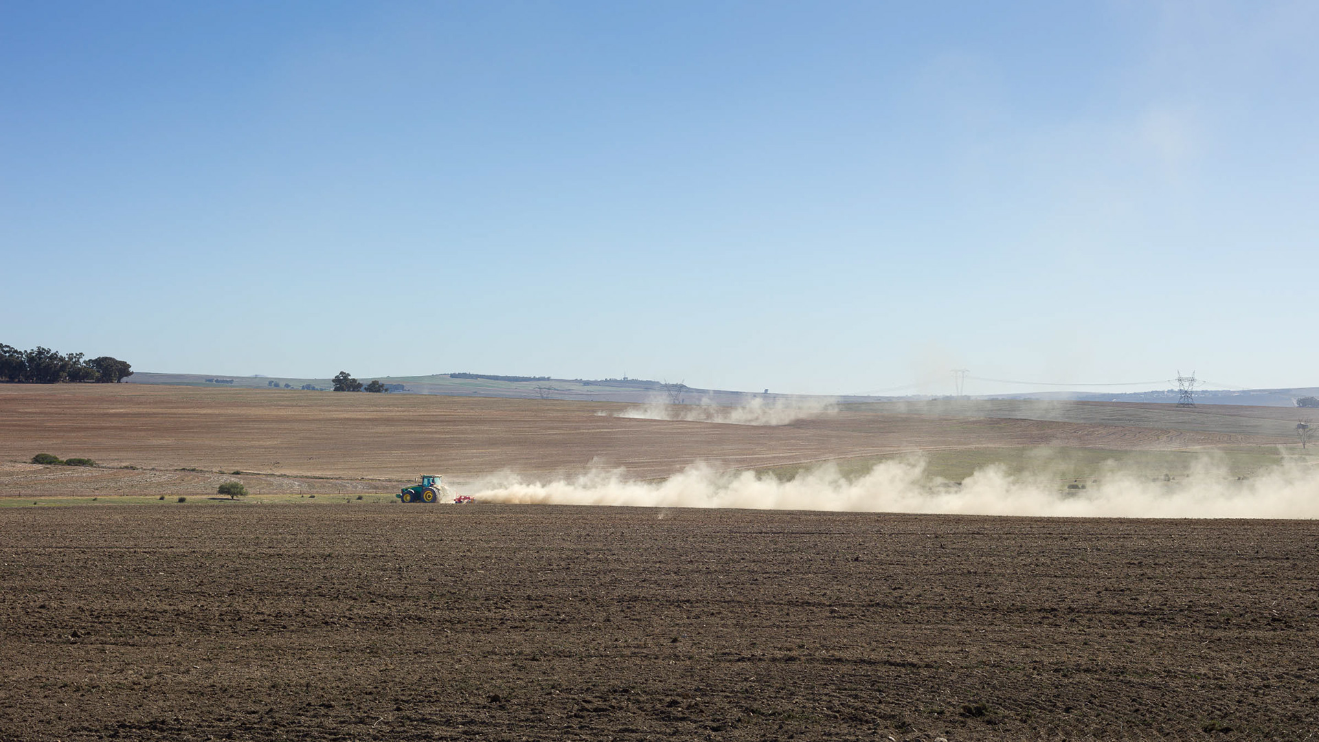 Preparing  for the rain off the Malmesbury - Paarl road.