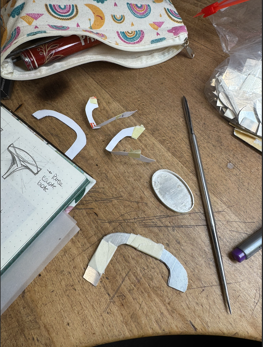 metal pieces to "wrap" the stone