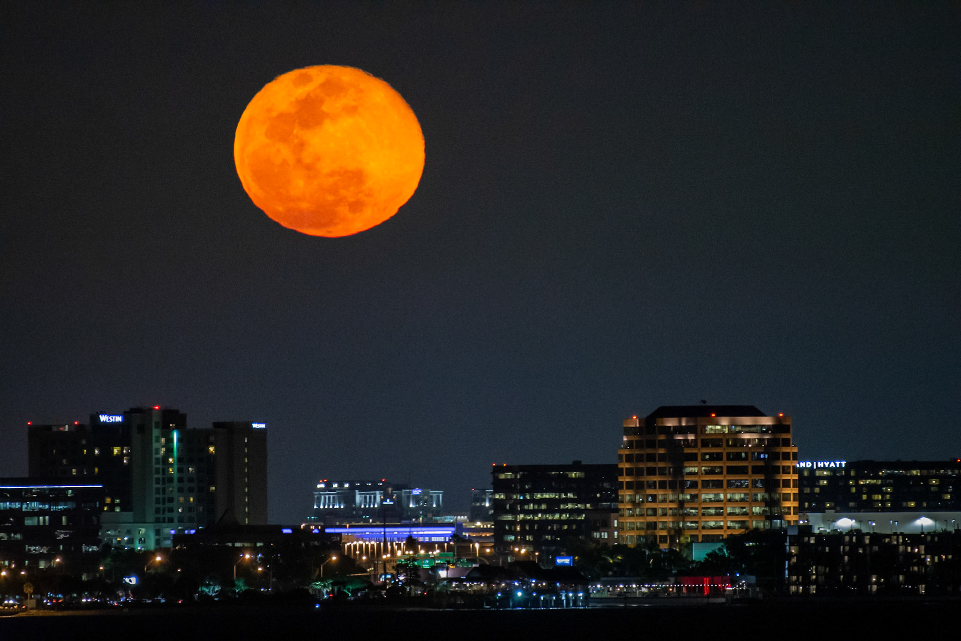 Super Moon over Tampa - Windy day to be on the bridge with the big rig, but the rasiing moon gave us a great show. @photopills