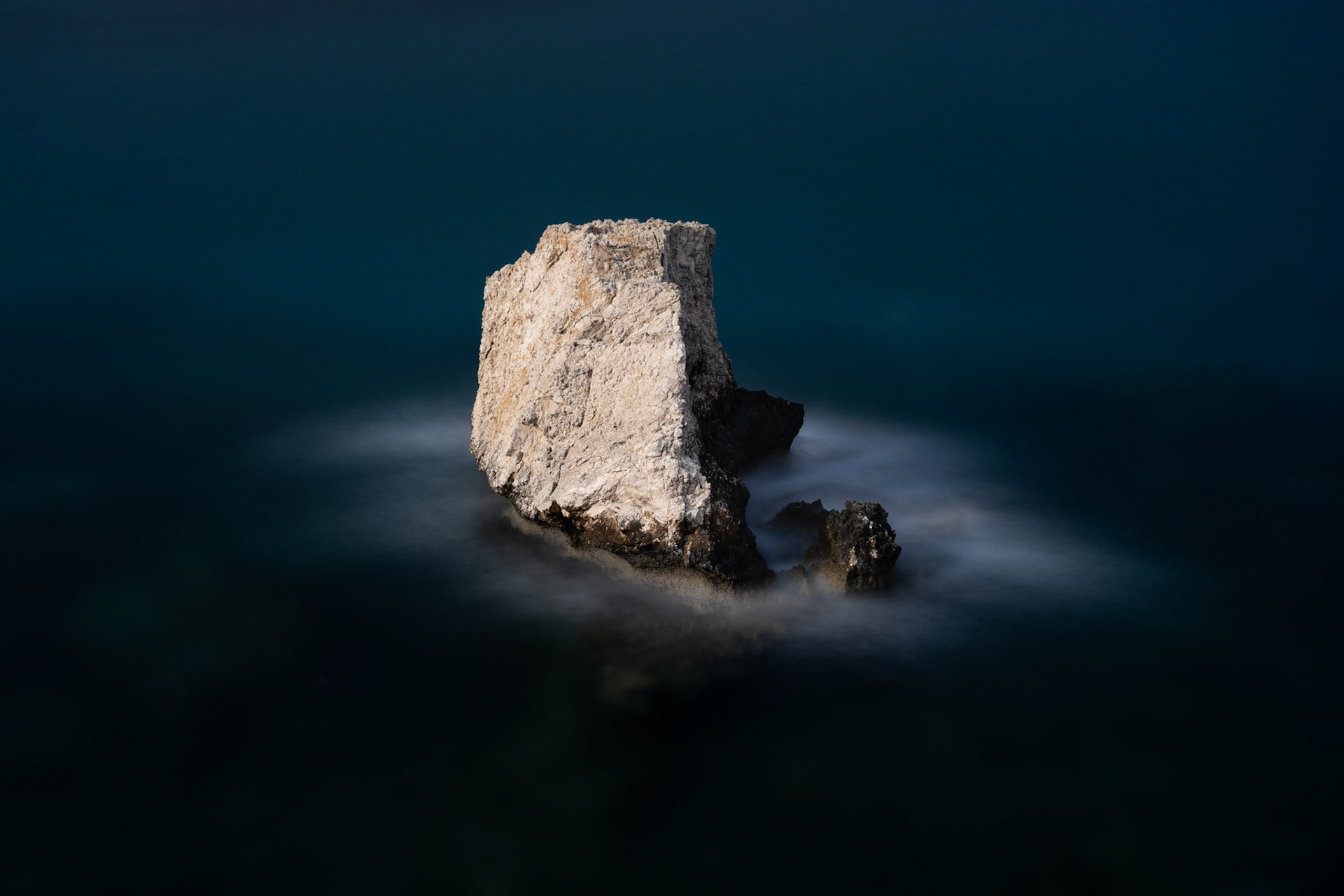 Theia. Minimalist Seascape