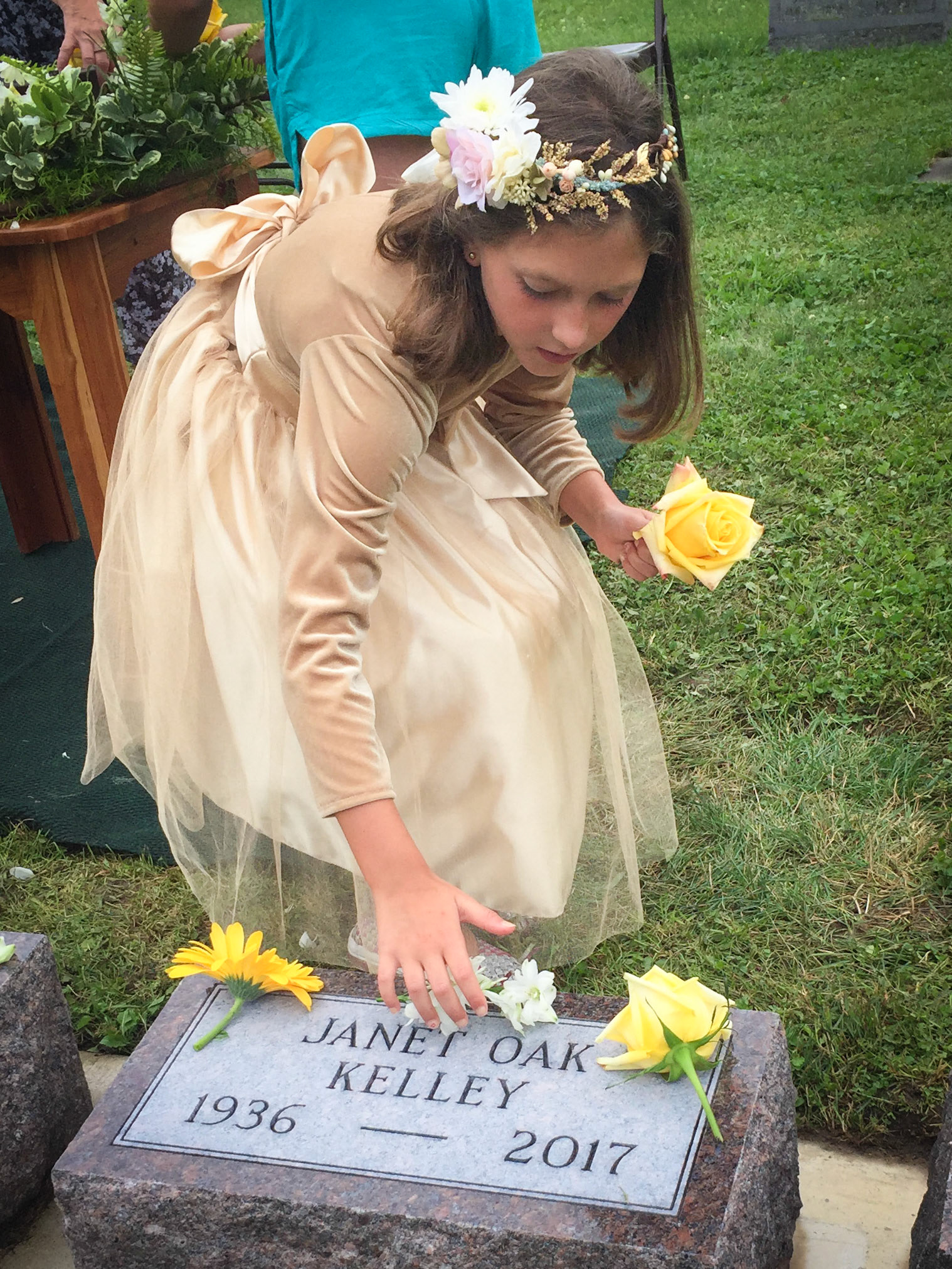 A girl pays tribute to her great grandmother