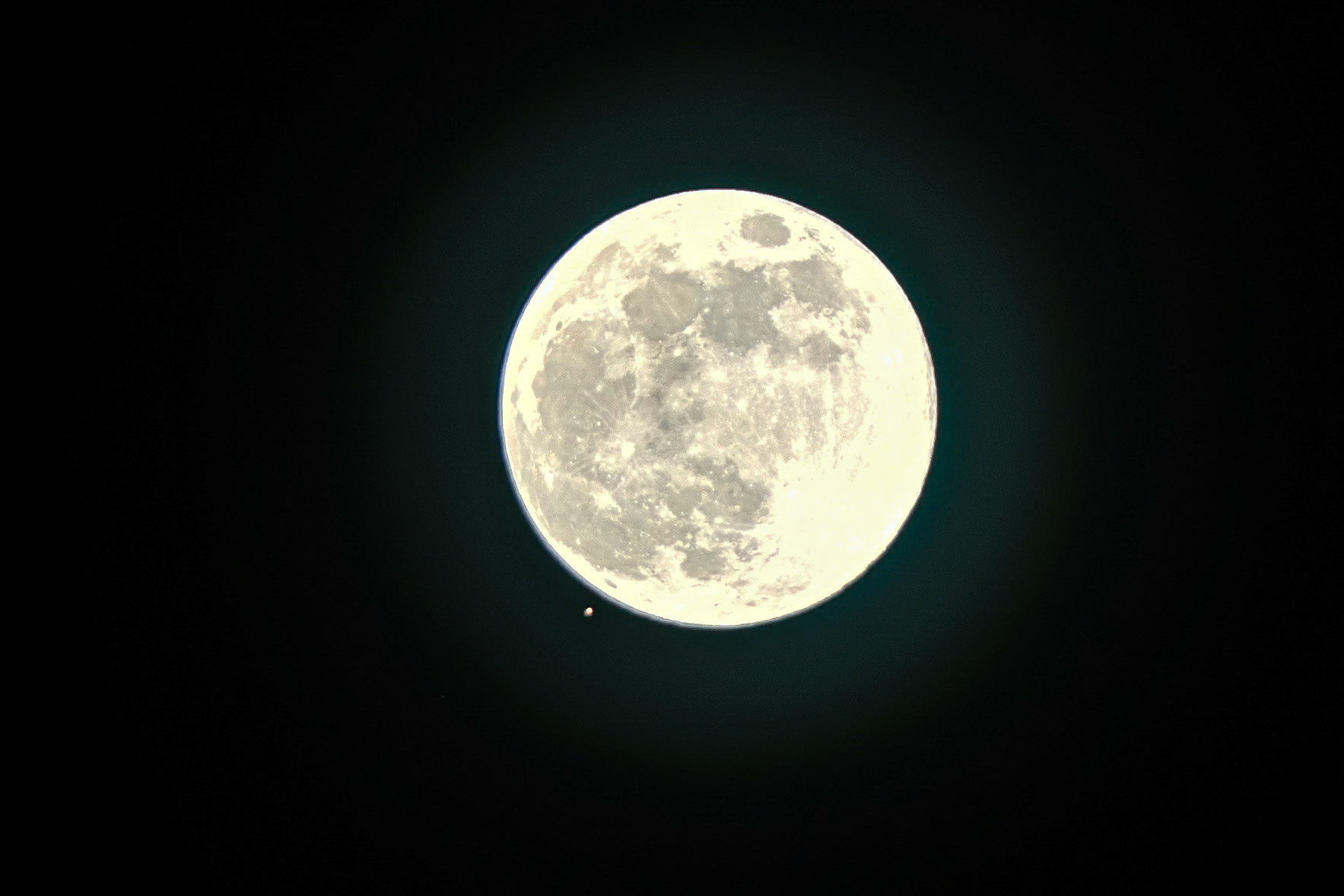 The Moon occults Mars