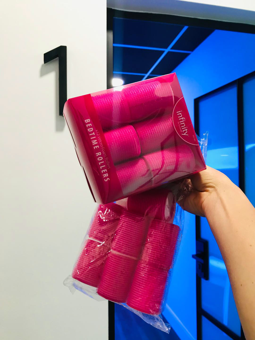 Hair Rollers, Story 1