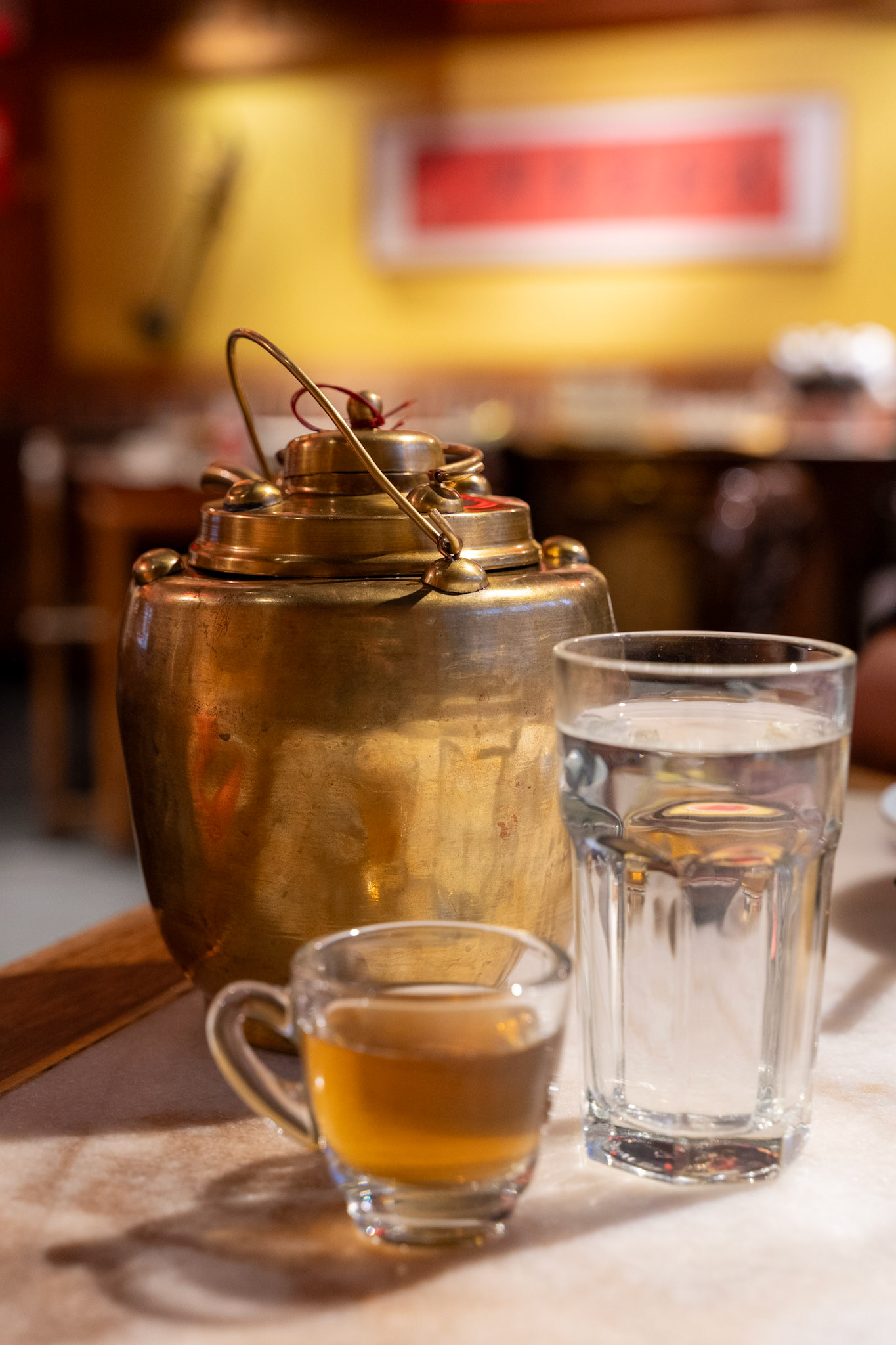 Tea pot and glasses on a restaurant table