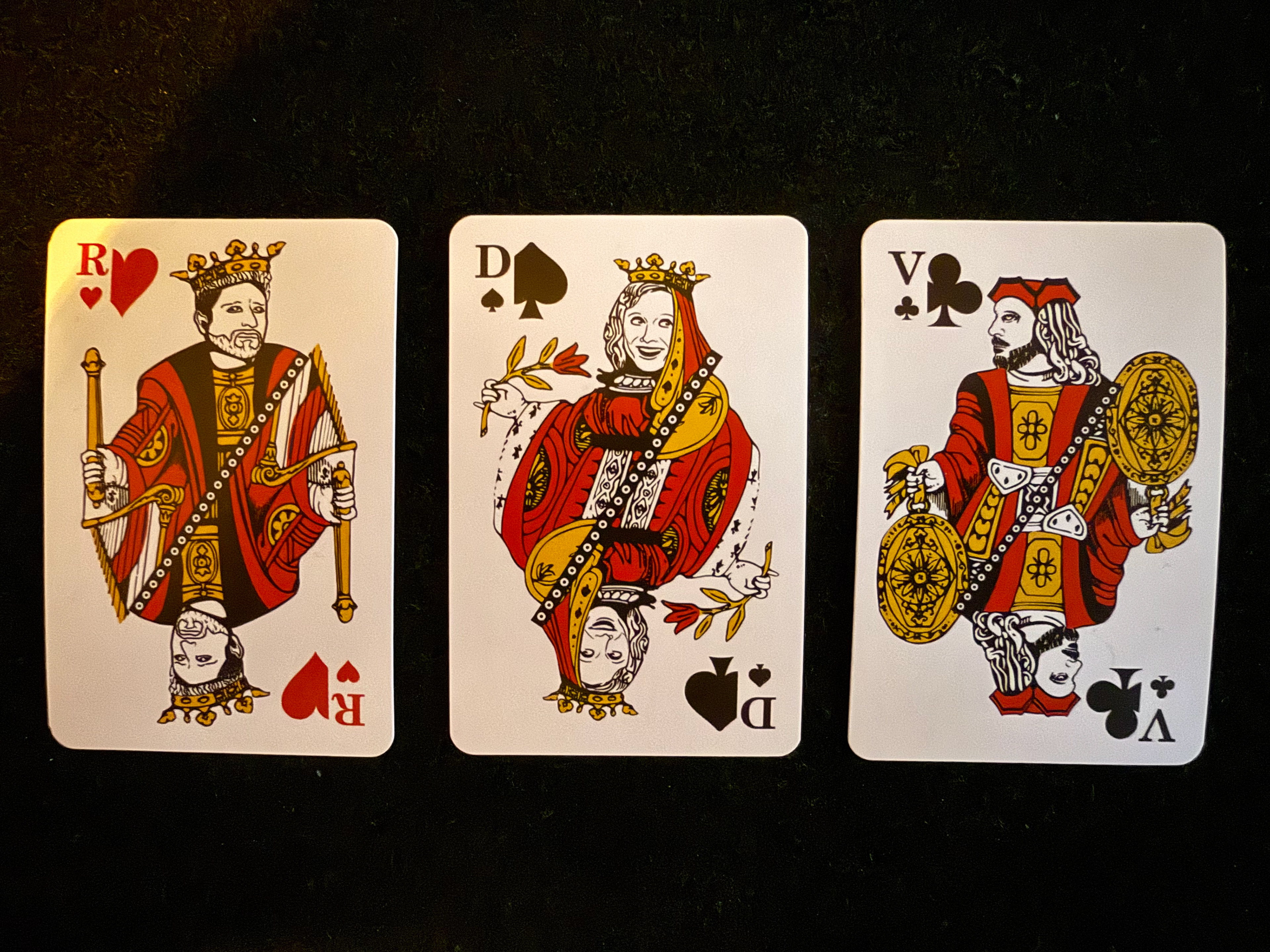 visuels des rois, dames et valets (respectivement Vérino, Vanessa Kayo et Dedo, trois spectacles majeurs du Gouvy)