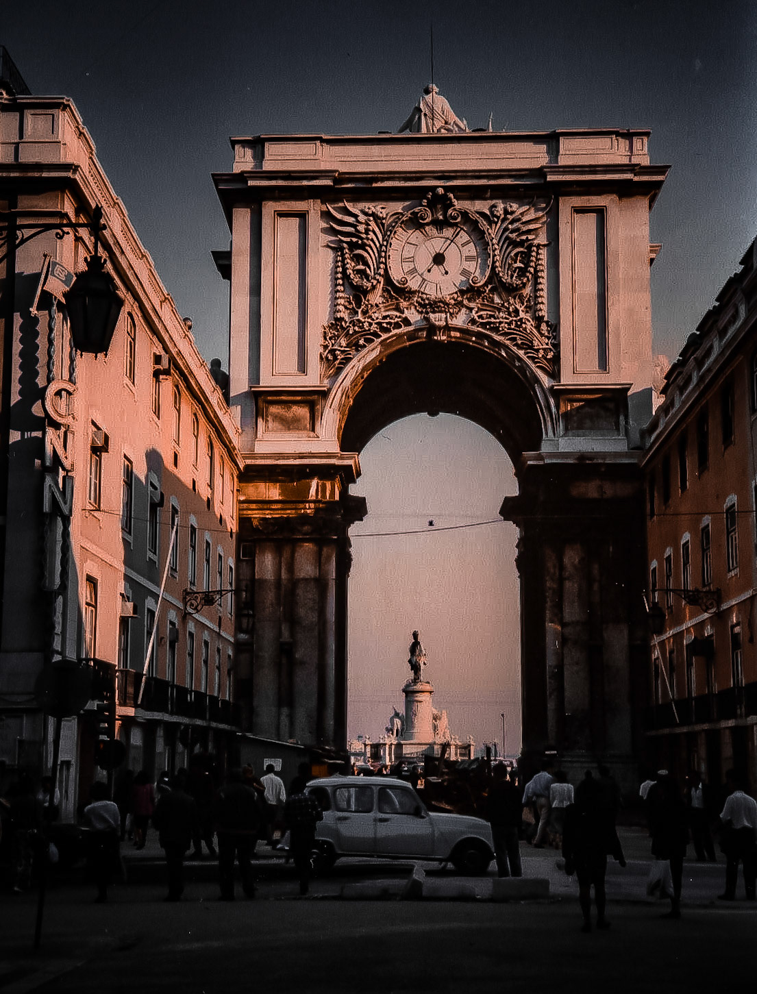 コメルシオ広場（Praça do Comércio）の凱旋門