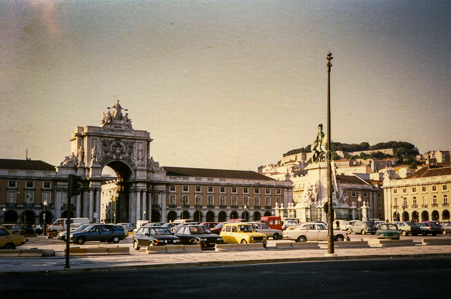 コメルシオ広場（Praça do Comércio）