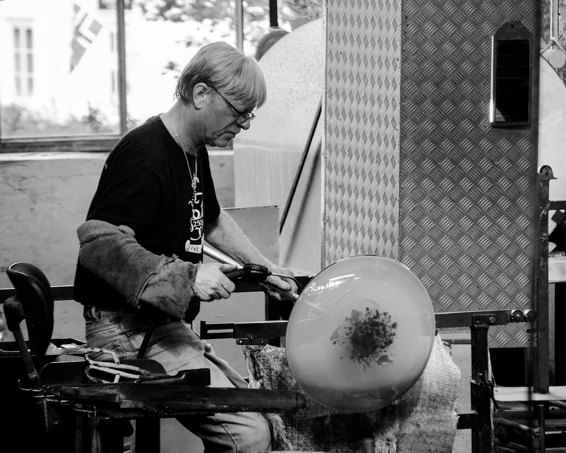 Men at work in Haddeland glassverk