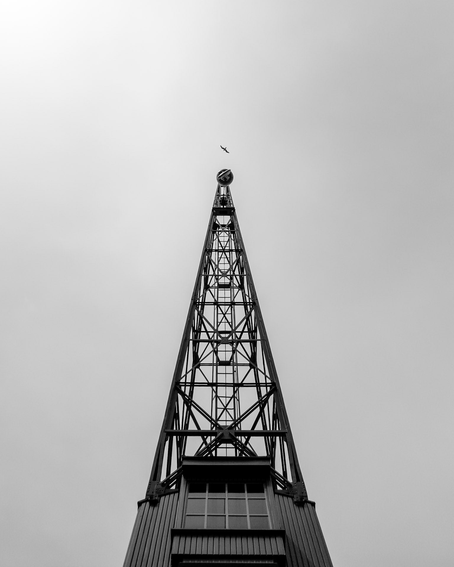 Den opprinnelige havnekrana i Kristiansand havn. Restaurert i 2024 og montert igjen foran Kunstsilo.