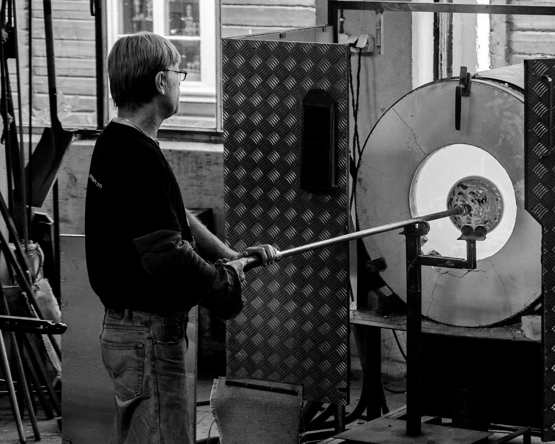 Men at work in Haddeland glassverk