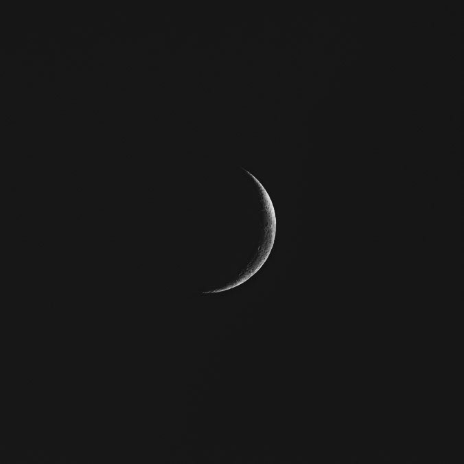 Tonight’s waxing crescent moon looking rather splendid :)