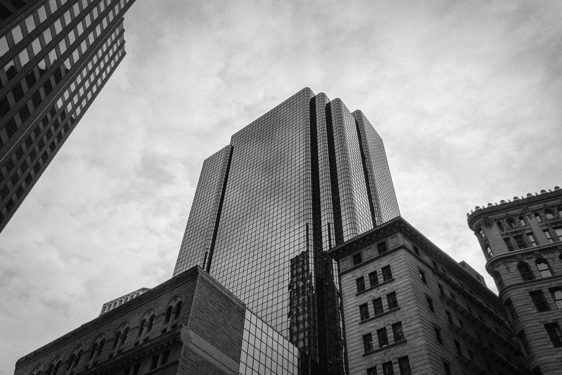 This is Exchange Place, one of the first skyscrapers I shot in Boston, I like it's curves! Exchange Place is a modern skyscraper in the Financial District, Built in 1985, it is Boston's 13th tallest building, standing 510 feet tall, and containing 40 floors.