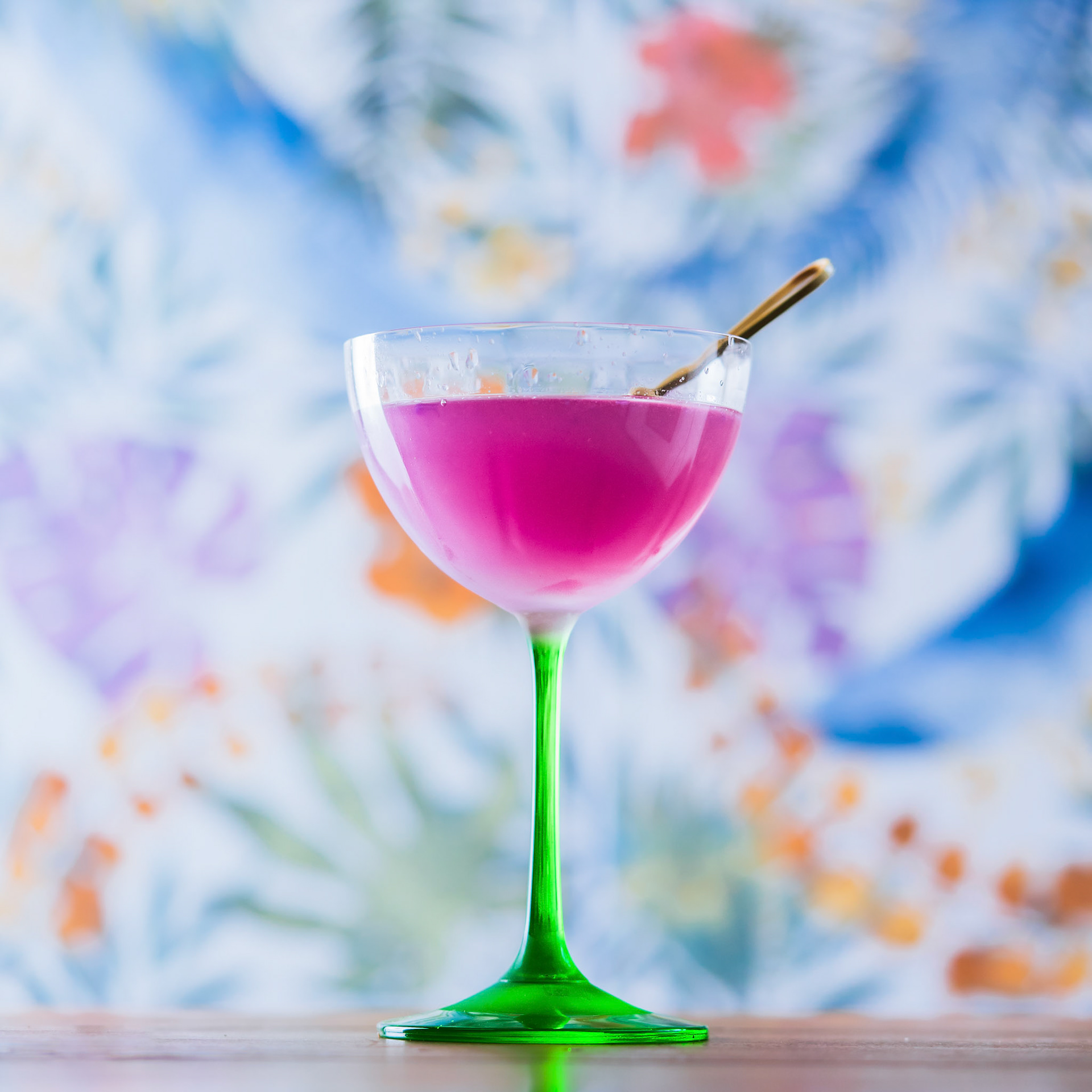 Fotografia de coctel a base de gin tanqueray en Siam Thai